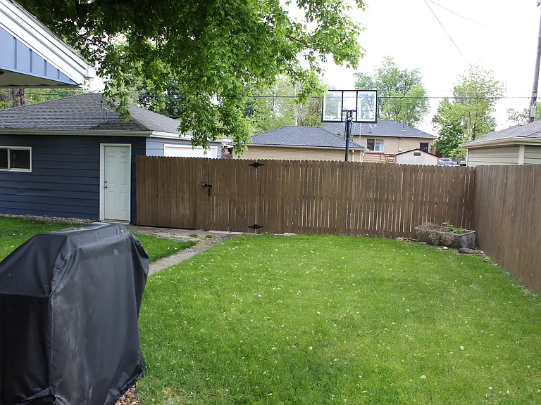 Plenty of yard space for pets