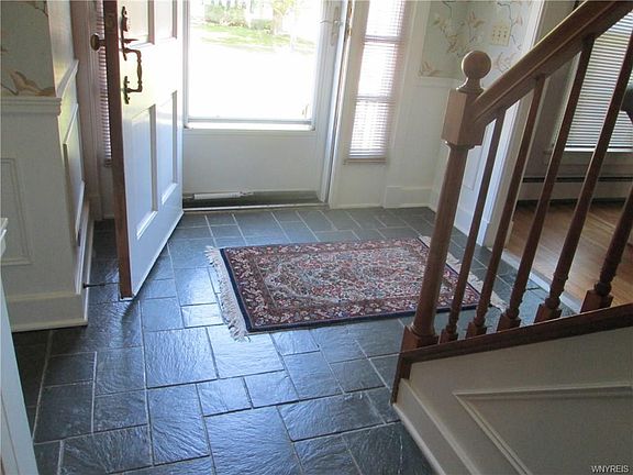 4th image of 101 Carriage Cir