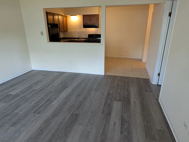 8512 W 87th St #10 — Photo 3