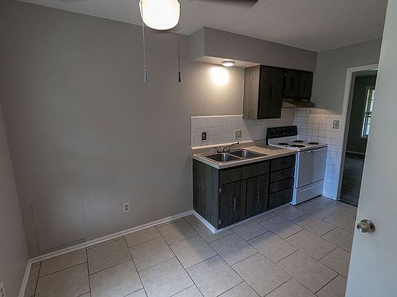 3rd image of 2904 Leeway Dr APT B