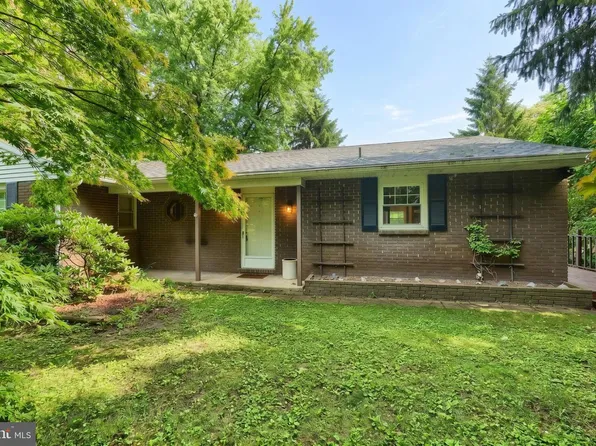 18 Conifer Ln, York, PA 17406