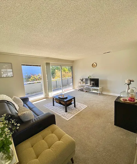 11 Circle Dr #C — Photo 1