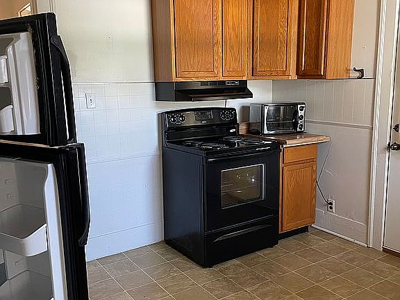 3rd image of 107 W Locust St
