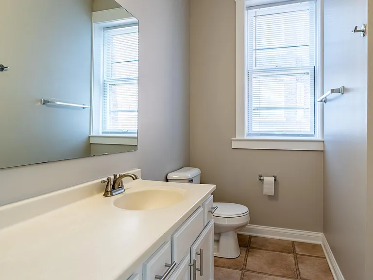 234 E 9th St #305 — Photo 9