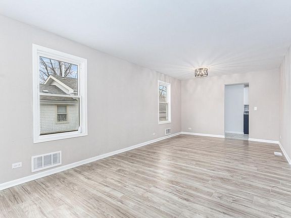 5th image of 15036 Perry Ave