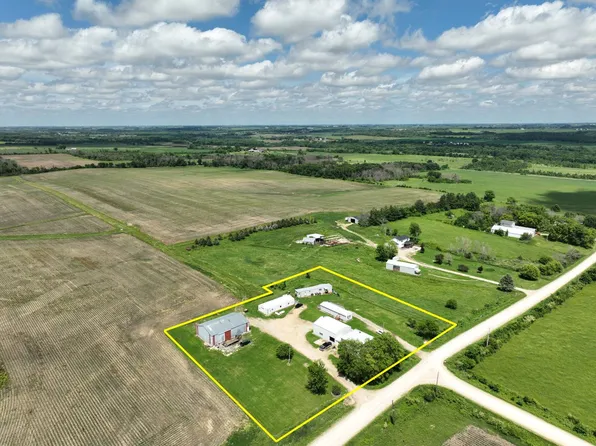 1151 260th St, Nashua, IA 50658
