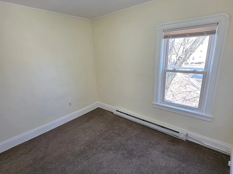  177 Oriole Ave 2ndFlr 2B/1B Carpet SSAppliances PetsOK DblParlor — Photo 8