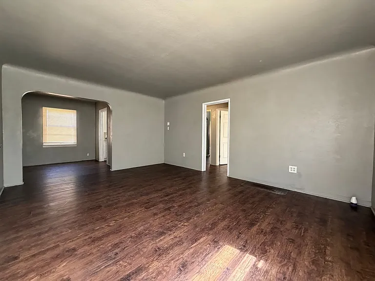 511 Philippine St — Photo 4