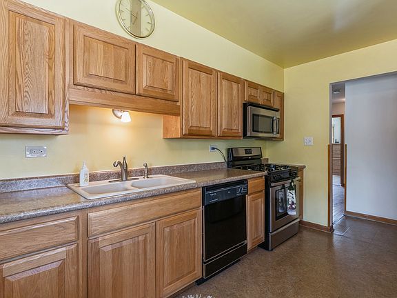 5th image of 530 Amherst Ave