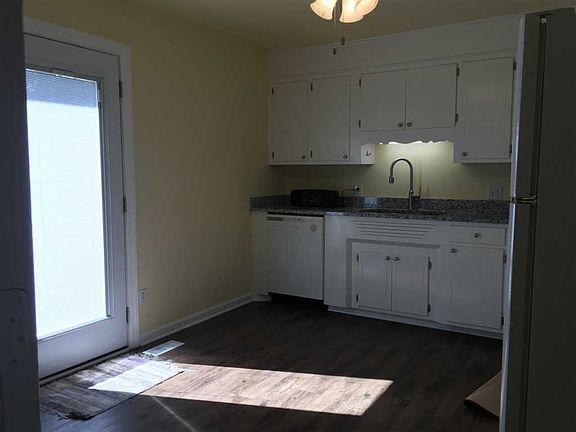 5th image of 219 McKay Ave