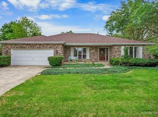 251 N Cambridge Dr, Geneva, IL 60134