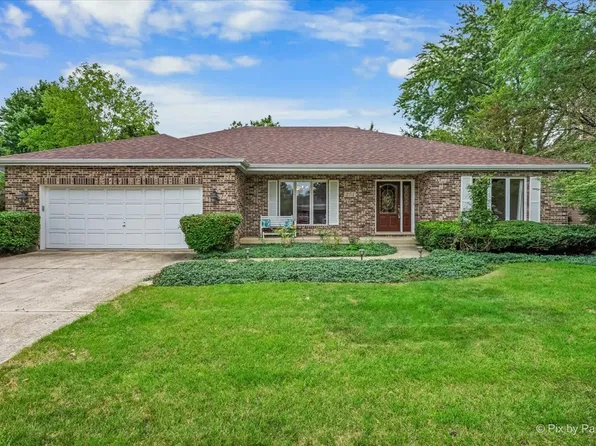 251 N Cambridge Dr, Geneva, IL 60134