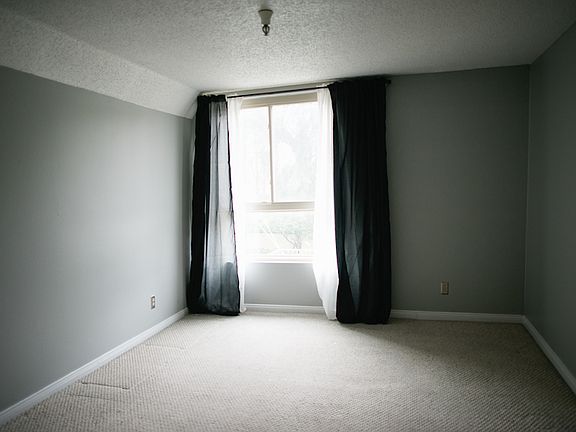 5th image of 5143 Bakman Ave APT 213