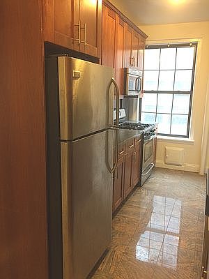 4th image of 175 W 76th St APT 5C