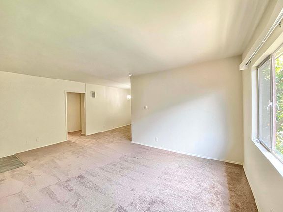 2nd image of 208 S Mariposa Ave #6