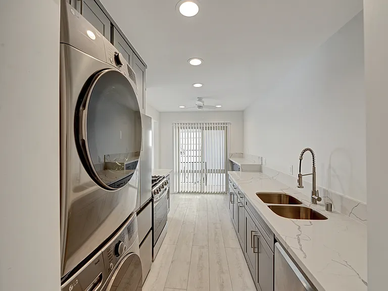 1425 E Ocean Blvd #1 — Photo 8