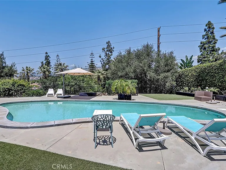832 N Oceanbluff Ave — Photo 47