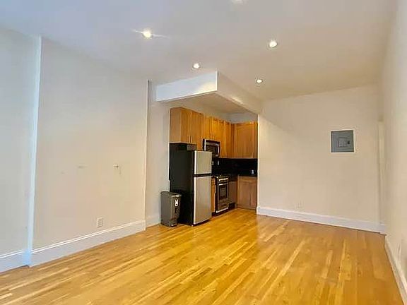 3rd image of 411 Park Ave S APT 4B