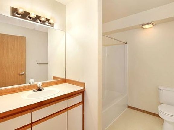 3rd image of 3201 Elwood Ave #107