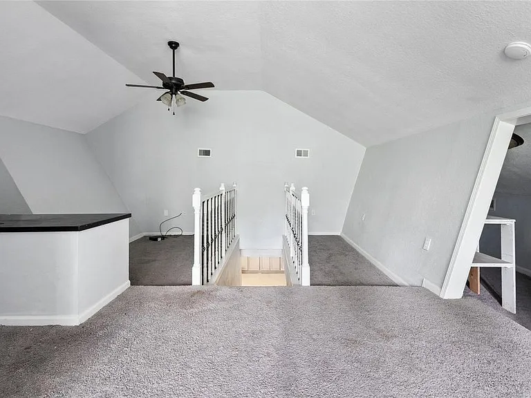 570 Roanoke Dr — Photo 20