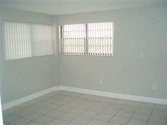 4th image of 6424 Collins Ave #A304