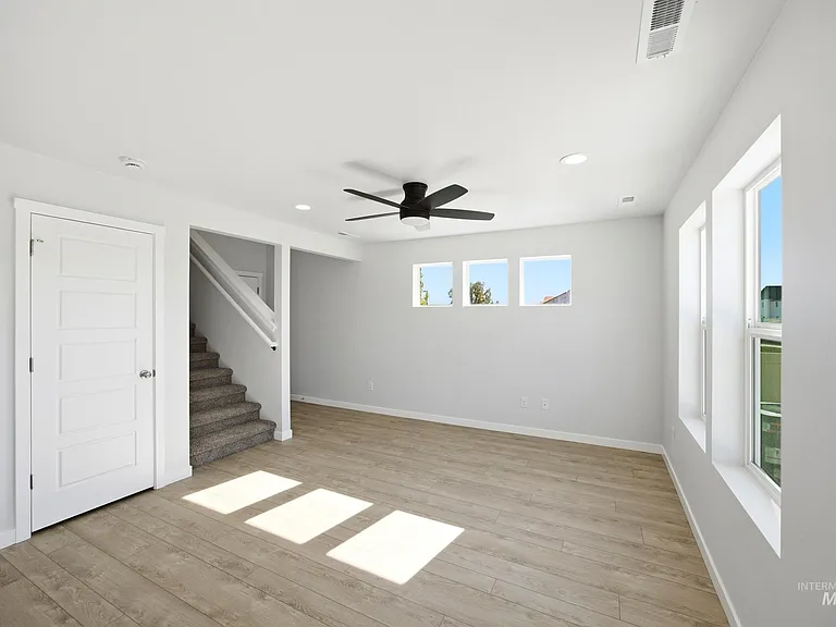 10863 Greensboro St — Photo 9
