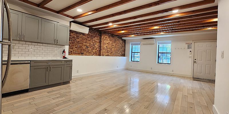 1st image of 754A Willoughby Ave #1
