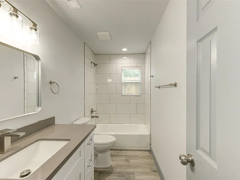 3112 Wentworth St #2 — Photo 9