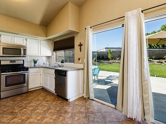 4th image of 145 Bridlewood Ln