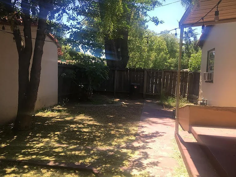 1098 Hazelwood Ave — Photo 22