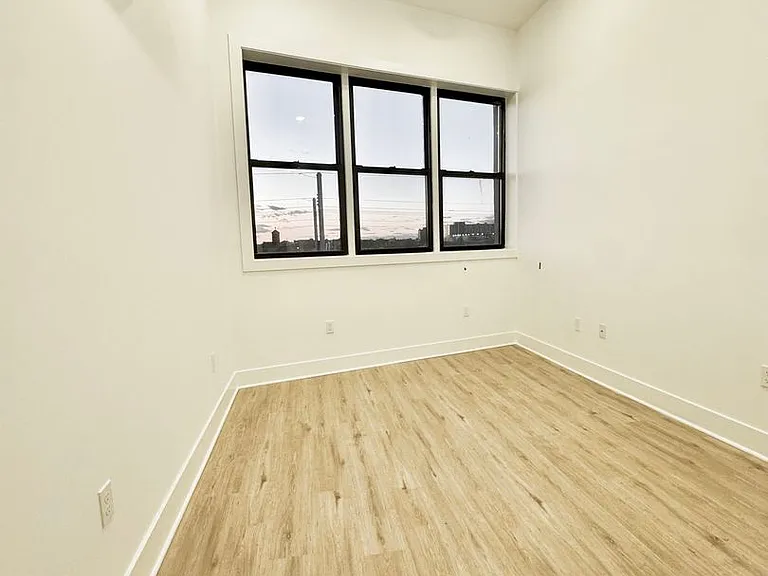 1422 N 8th St — Photo 34