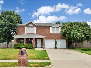 932 Kings Cross Dr, Saginaw, TX 76131