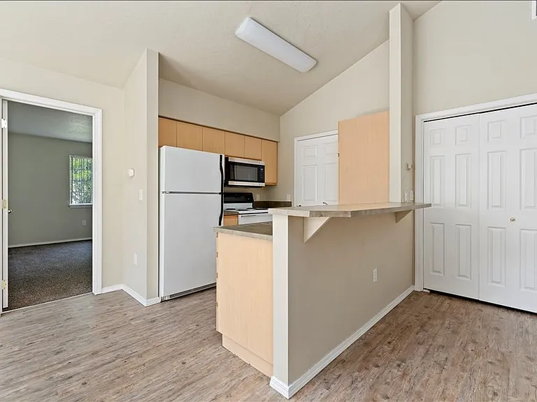 121 N Avenger Ln — Photo 5