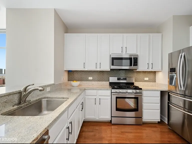 1600 S Prairie Ave #1007 — Photo 3