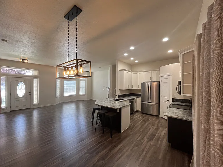 1820 W Camelot Dr — Photo 5