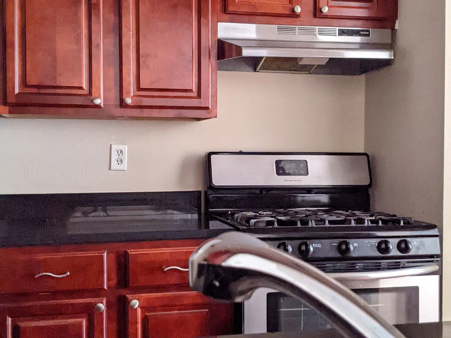 2 bed, 993 sqft, $1,700 — Photo 2