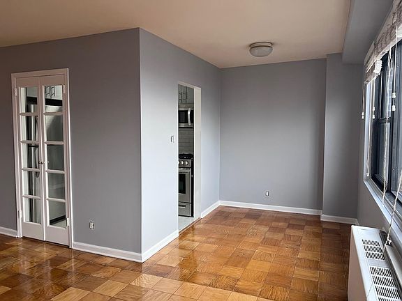 3rd image of 225 Saint Pauls Ave APT 12A