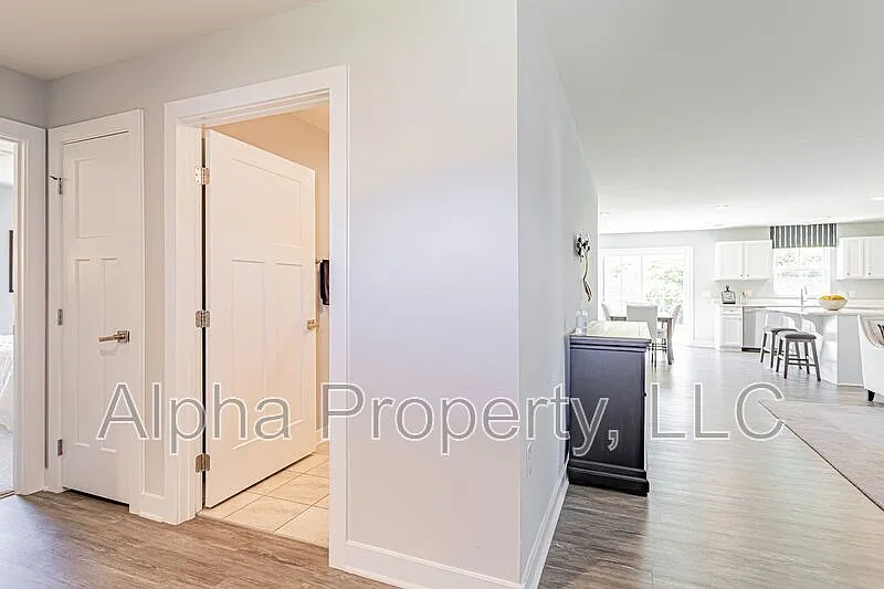 3 bed, 2.0 bath, 1550 sqft, $1,795 — Photo 4