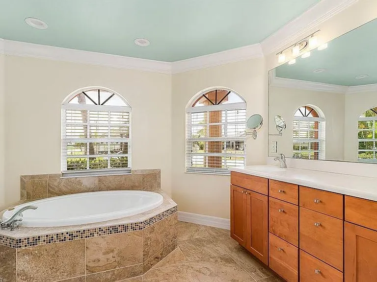 1303 SW 43rd Ln — Photo 6
