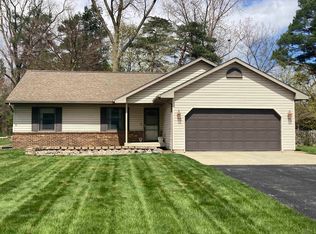 8941 Highland Dr, Freeland, MI 48623