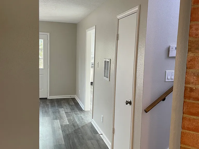 N Willow Dr — Photo 12