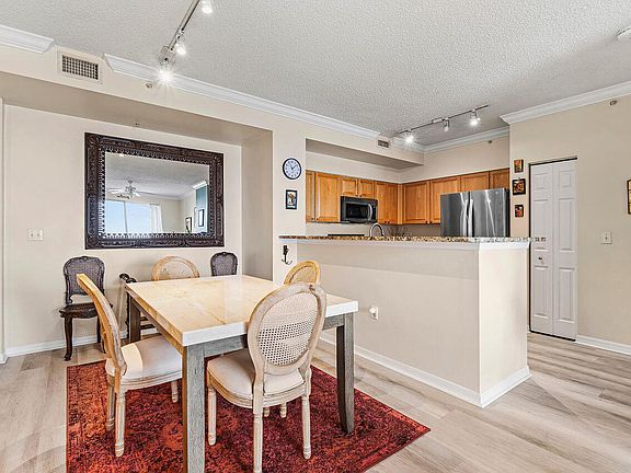 4th image of 616 Clearwater Park Road #1206