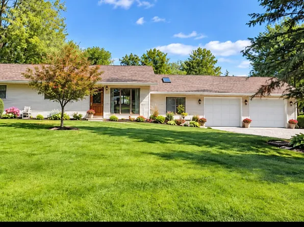 7505 S Huron River Dr, South Rockwood, MI 48179