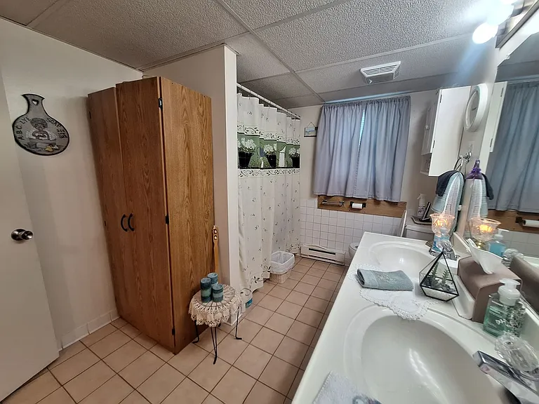 2406 Hill Ave — Photo 12