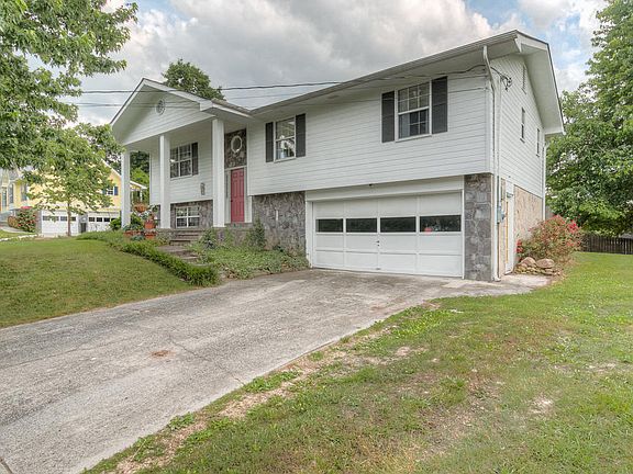 3rd image of 8332 Harvest Oak Ln