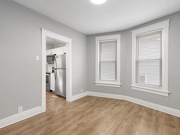 5th image of 425 N Drury Ave
