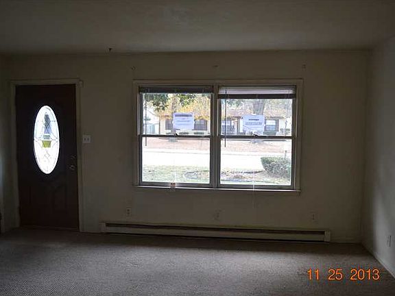 4th image of 218 East St
