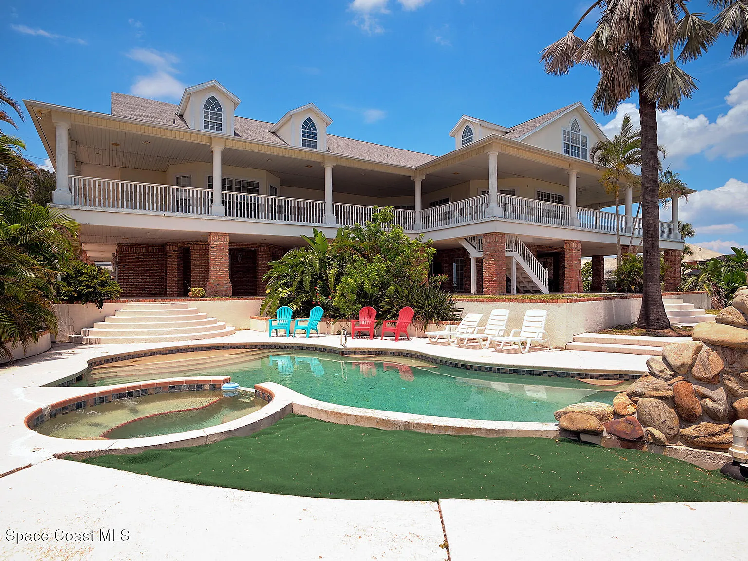 8 bed, 7.0 bath, 9674 sqft, $13,900 — Photo 2