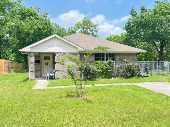 208 Beckham St W, Sulphur Springs, TX 75482