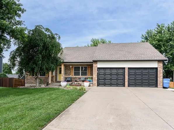 190 Rawlings Dr, Tonganoxie, KS 66086
